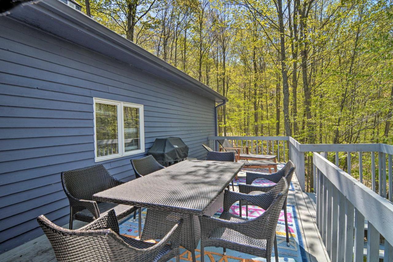 Resort-Style Harbor Springs Home With 2 Decks! מראה חיצוני תמונה