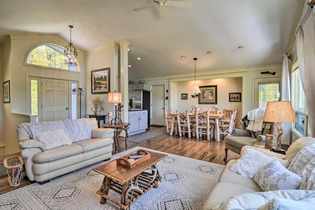 Resort-Style Harbor Springs Home With 2 Decks! מראה חיצוני תמונה