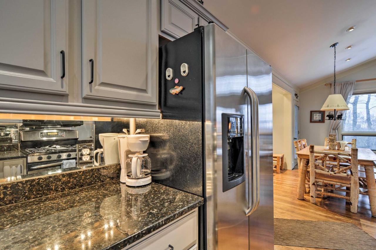Resort-Style Harbor Springs Home With 2 Decks! מראה חיצוני תמונה
