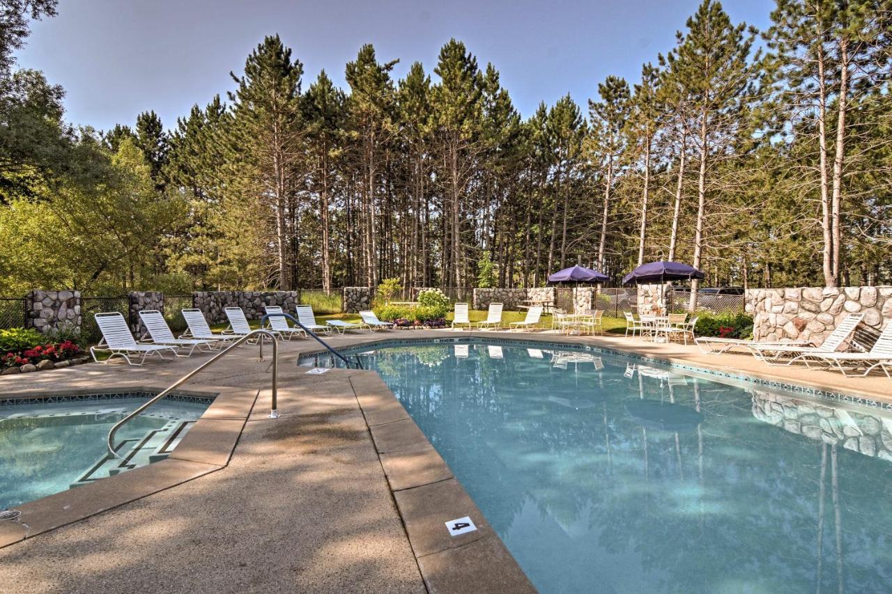 Resort-Style Harbor Springs Home With 2 Decks! מראה חיצוני תמונה