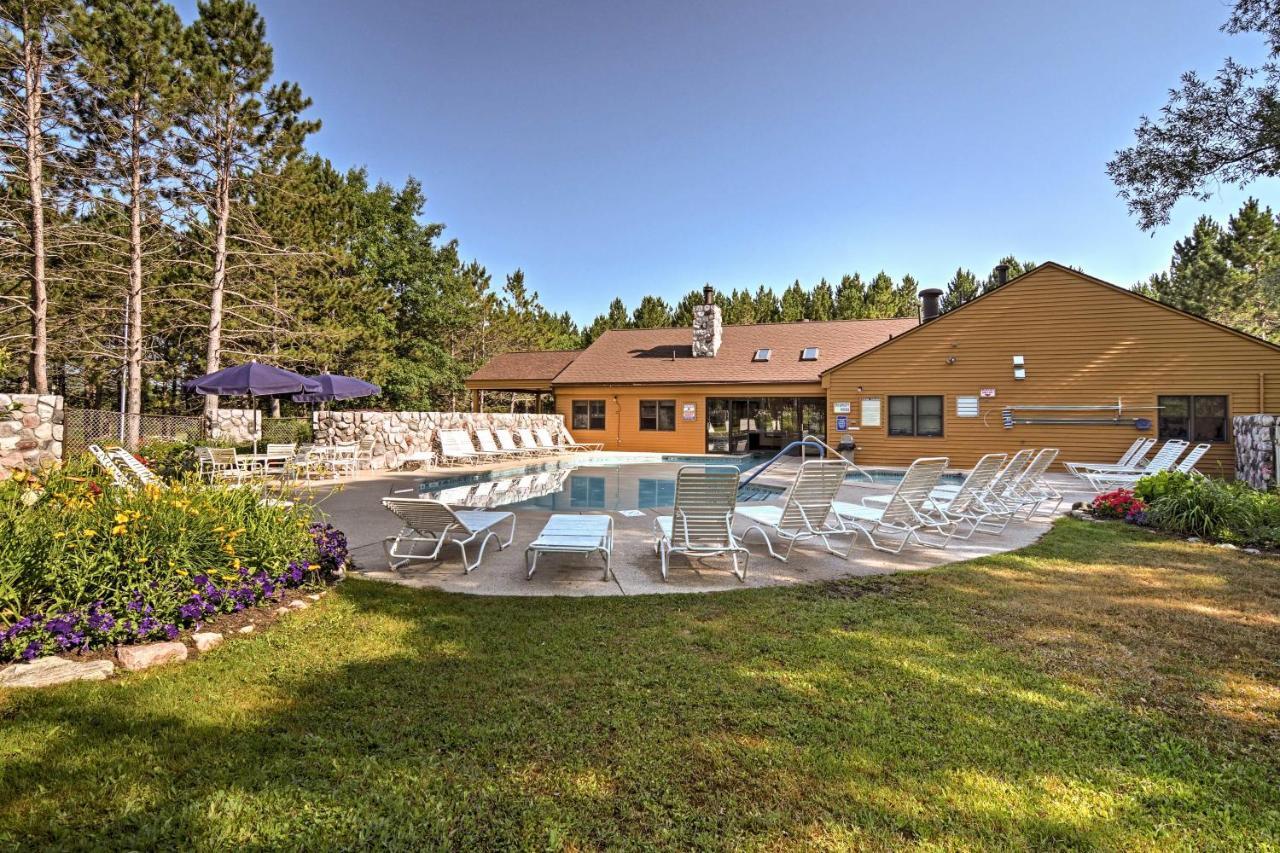 Resort-Style Harbor Springs Home With 2 Decks! מראה חיצוני תמונה